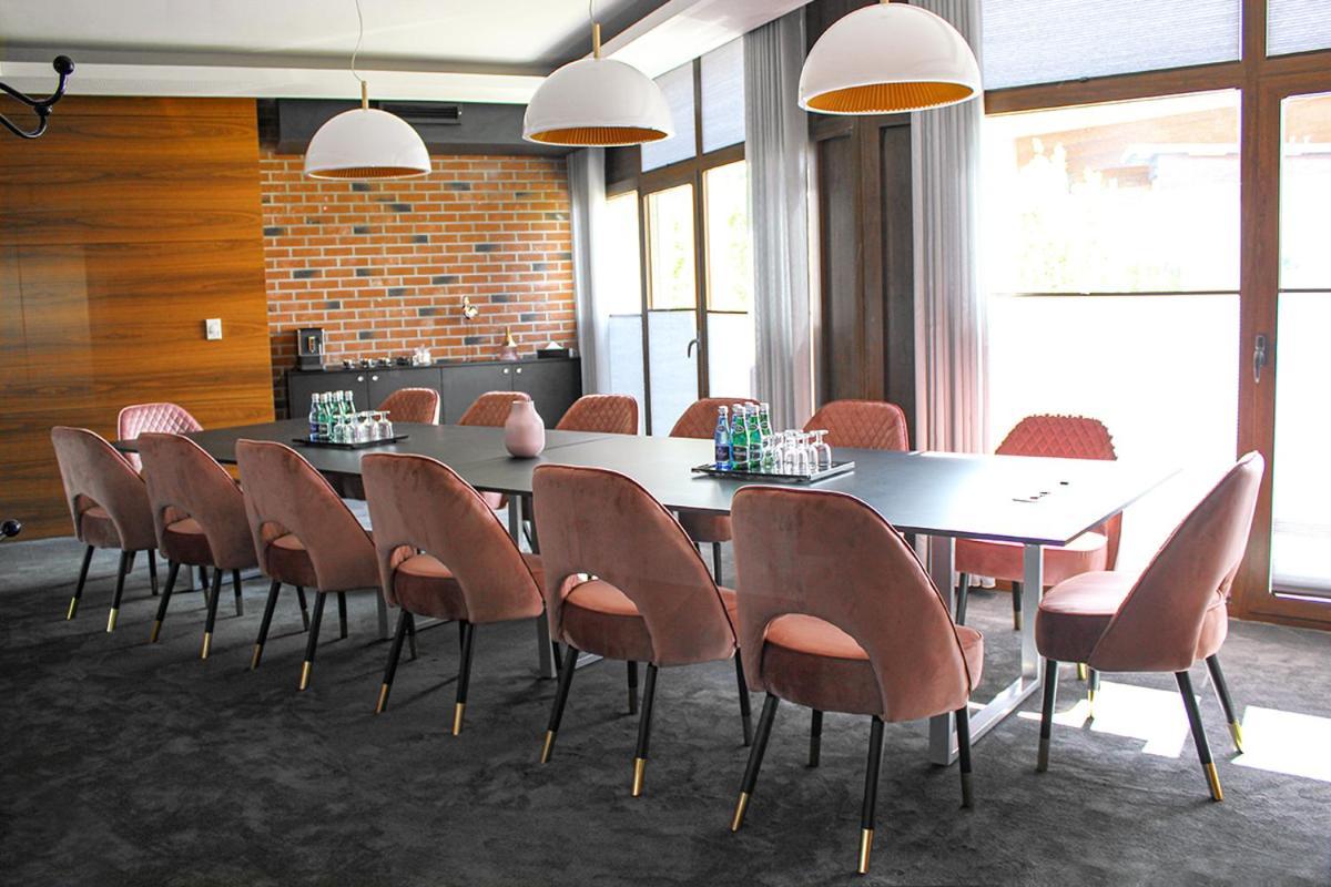 Willa Port โอสโตรดา ภายนอก รูปภาพ Meeting room