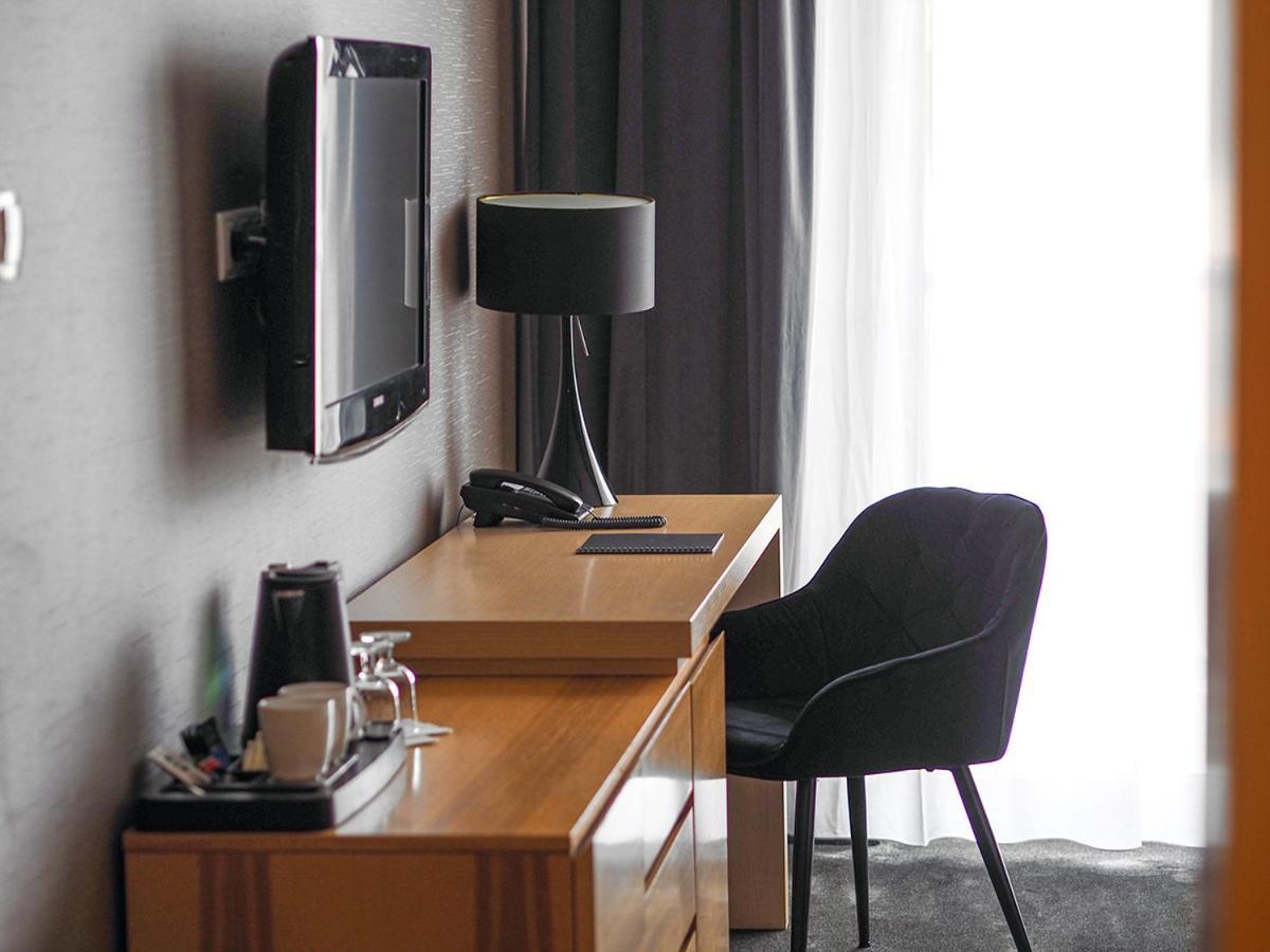 Willa Port โอสโตรดา ภายนอก รูปภาพ A typical hotel room