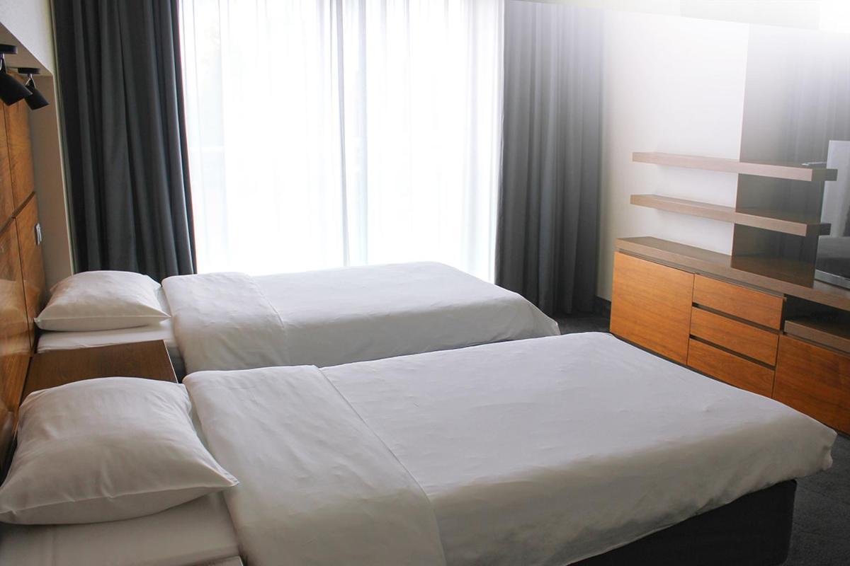 Willa Port โอสโตรดา ภายนอก รูปภาพ A bedroom at the hotel