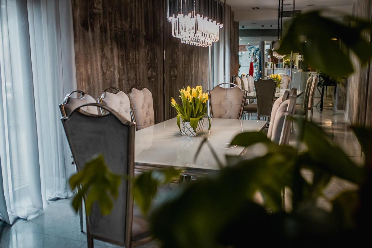 Willa Port โอสโตรดา ภายนอก รูปภาพ The interior of the restaurant