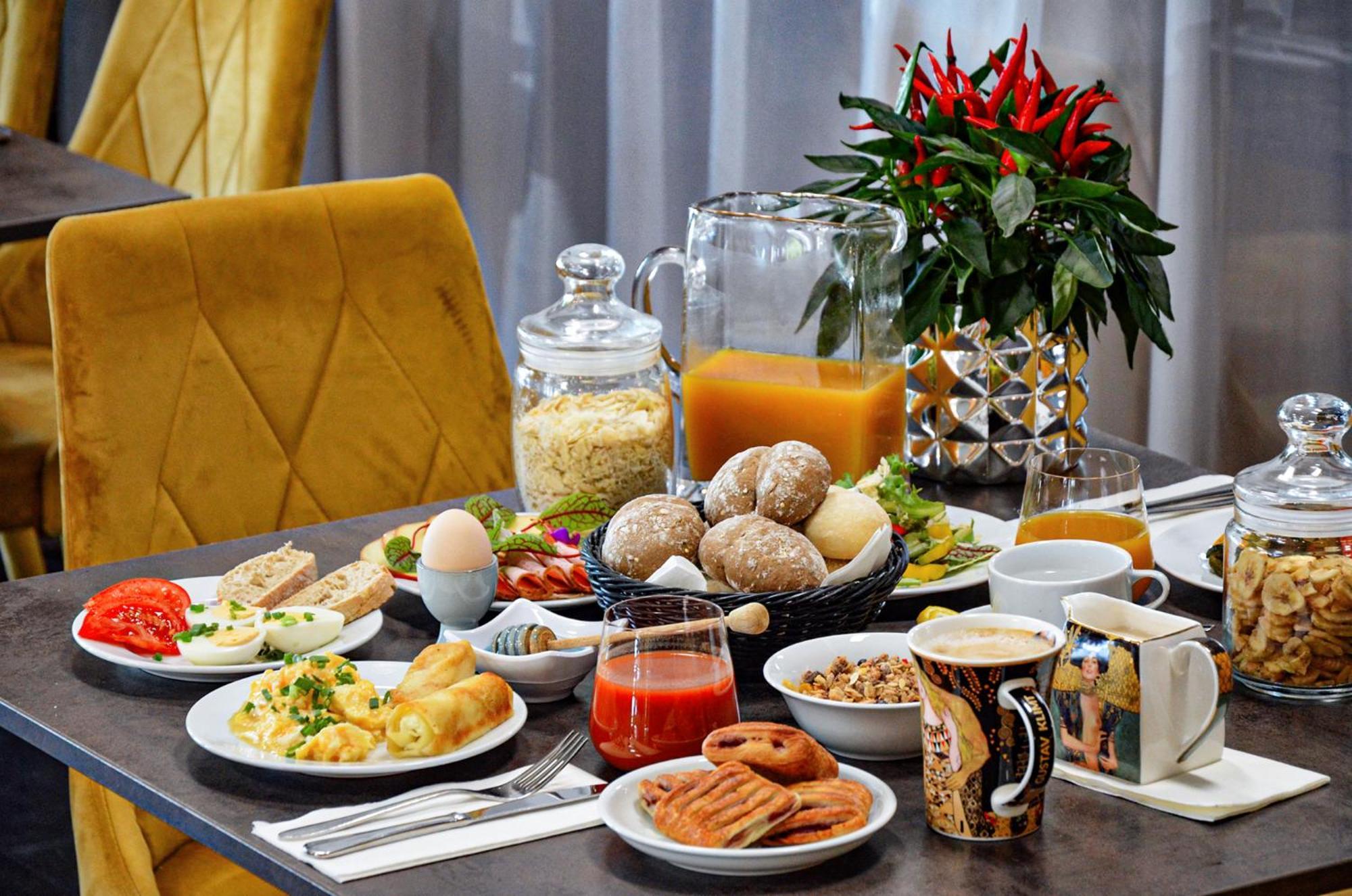 Willa Port โอสโตรดา ภายนอก รูปภาพ A typical Israeli breakfast