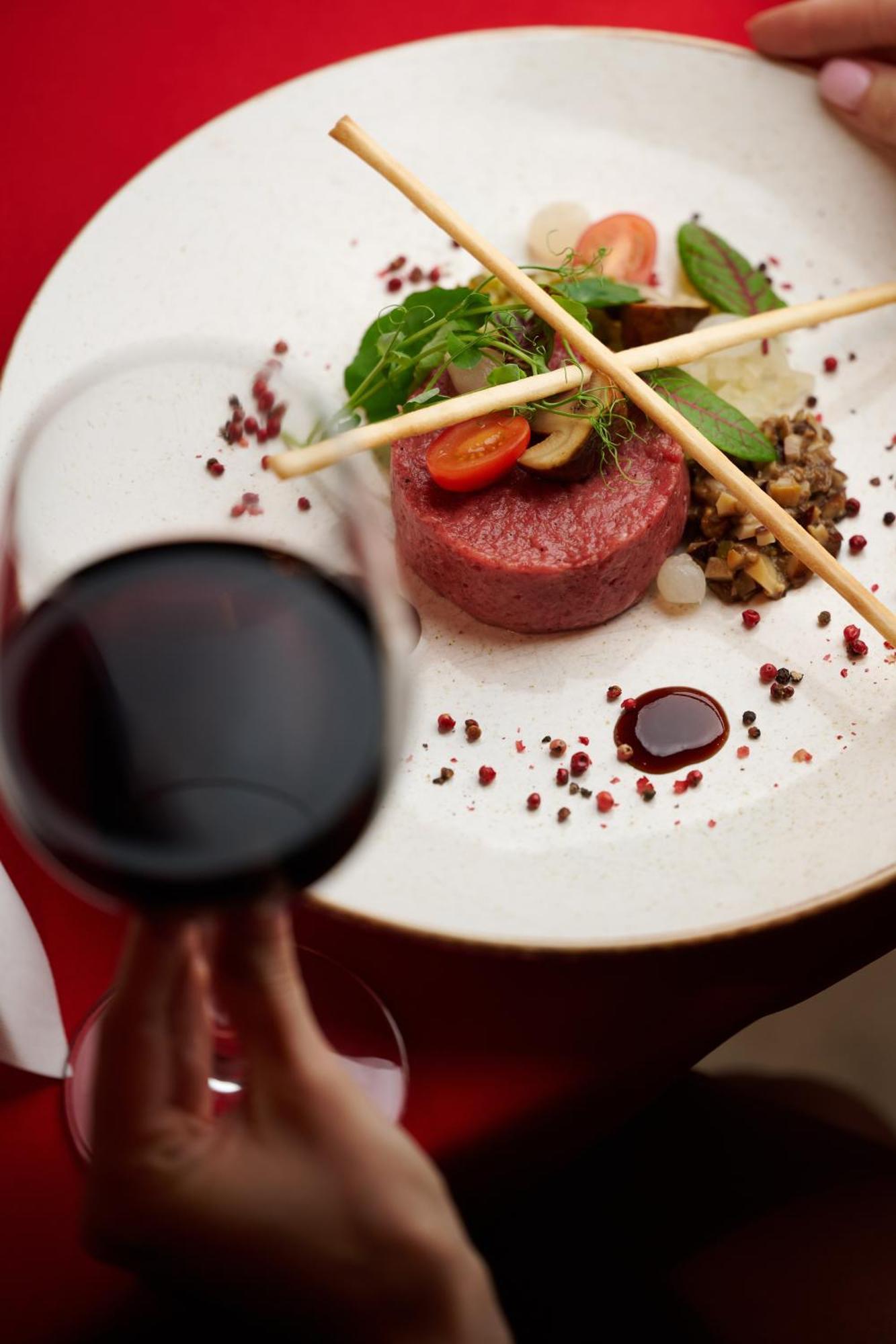 Willa Port โอสโตรดา ภายนอก รูปภาพ A steak and wine dinner
