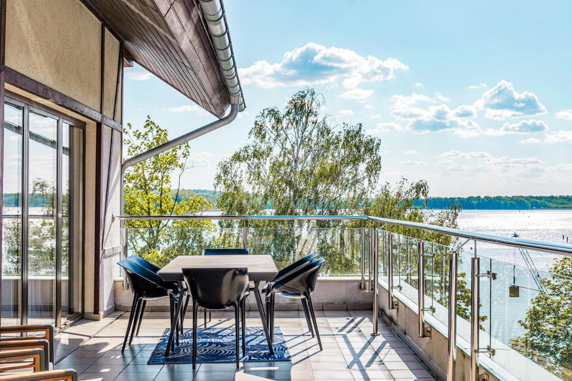 Willa Port โอสโตรดา ภายนอก รูปภาพ A balcony