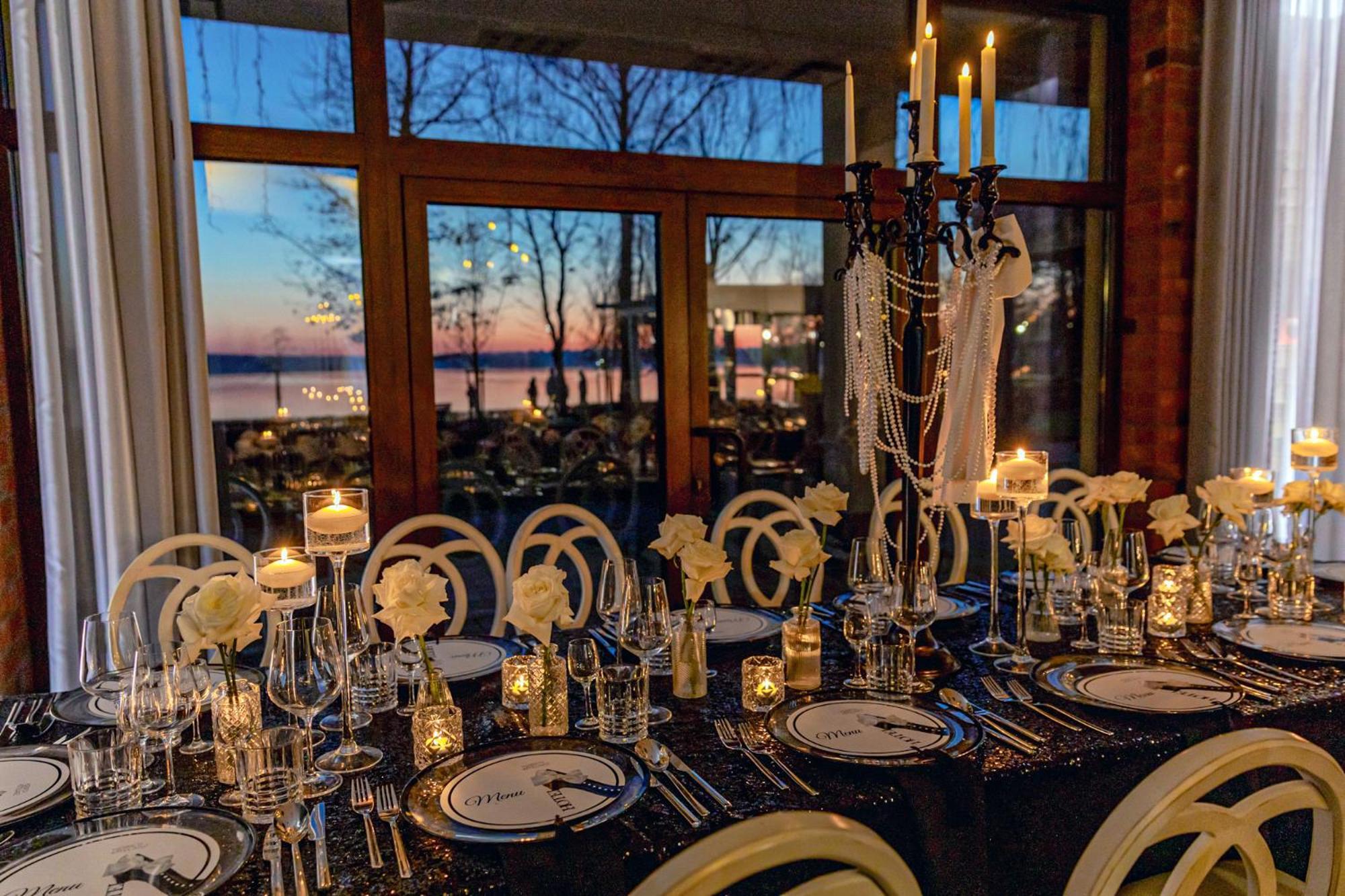 Willa Port โอสโตรดา ภายนอก รูปภาพ The dining room at the 2018 G7 summit