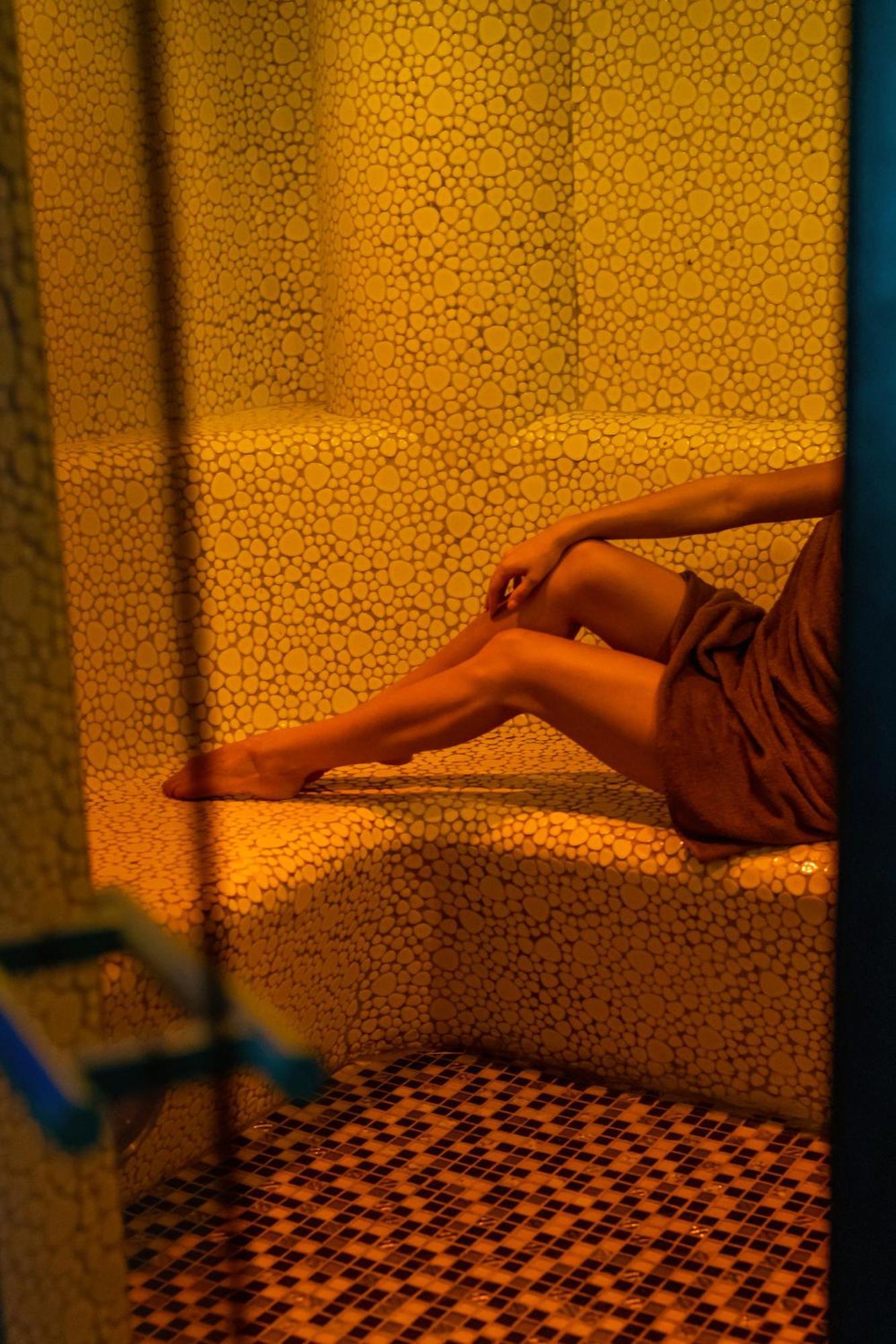 Willa Port โอสโตรดา ภายนอก รูปภาพ A woman in a spa