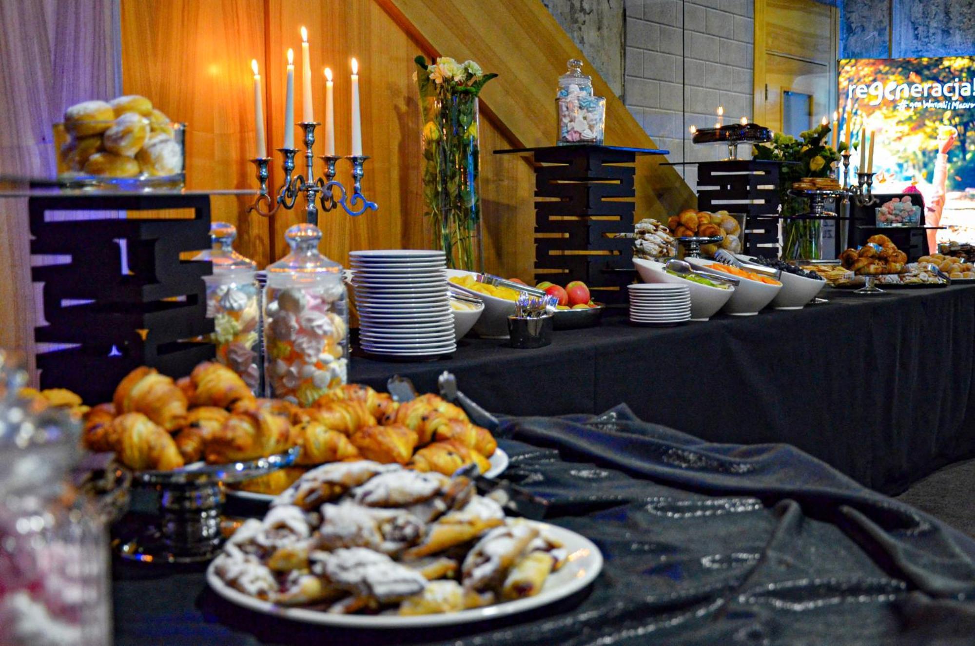 Willa Port โอสโตรดา ภายนอก รูปภาพ A buffet at a wedding reception