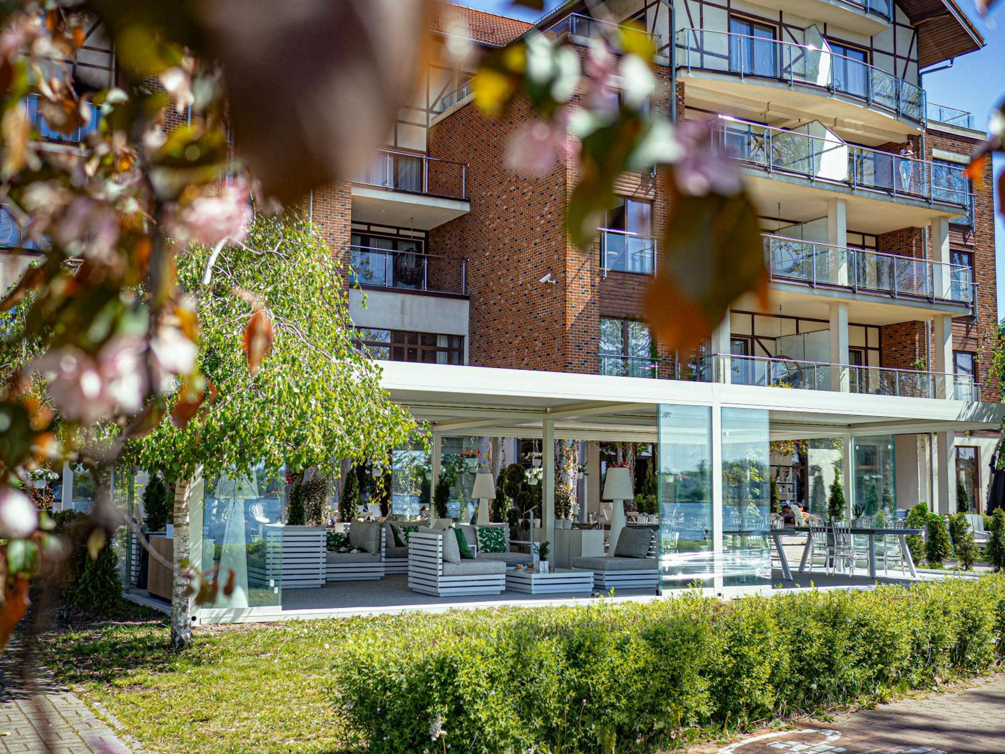 Willa Port โอสโตรดา ภายนอก รูปภาพ The hotel's main entrance